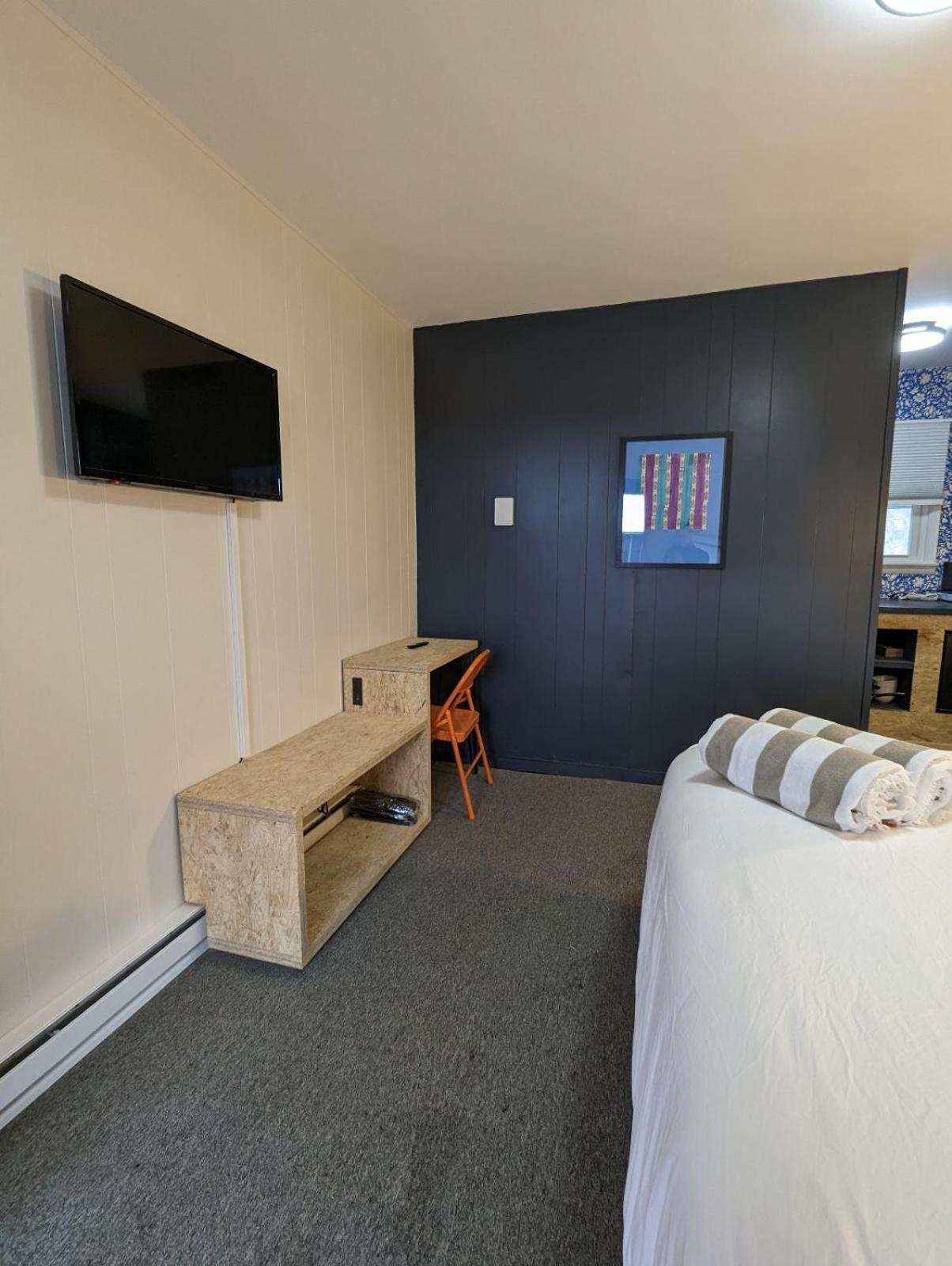 The Brooks Motel Hillsdale Exteriör bild